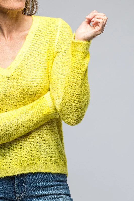 Biggi V-Neck Sweater In Yellow