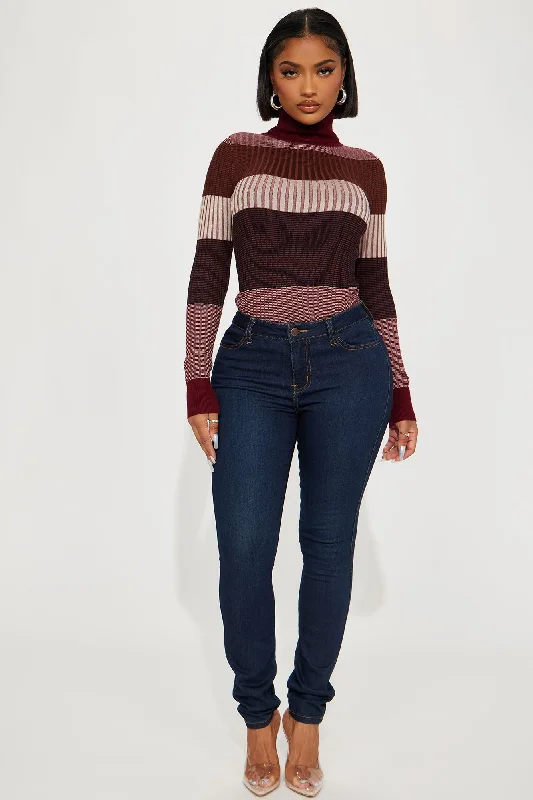 Kyra Turtleneck Ribbed Sweater - Burgundy/combo